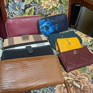 Bundle of 8 Wallets, most are no name, all are new no tags. GREAT DEAL!!